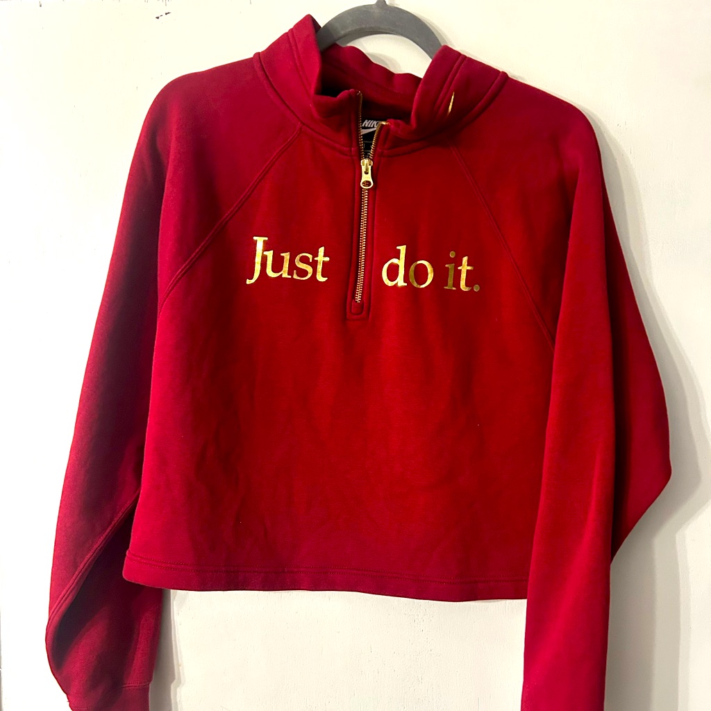 Nike Women’s 1/2 Zip Crop Top , Maroon In Color And Medium Size.